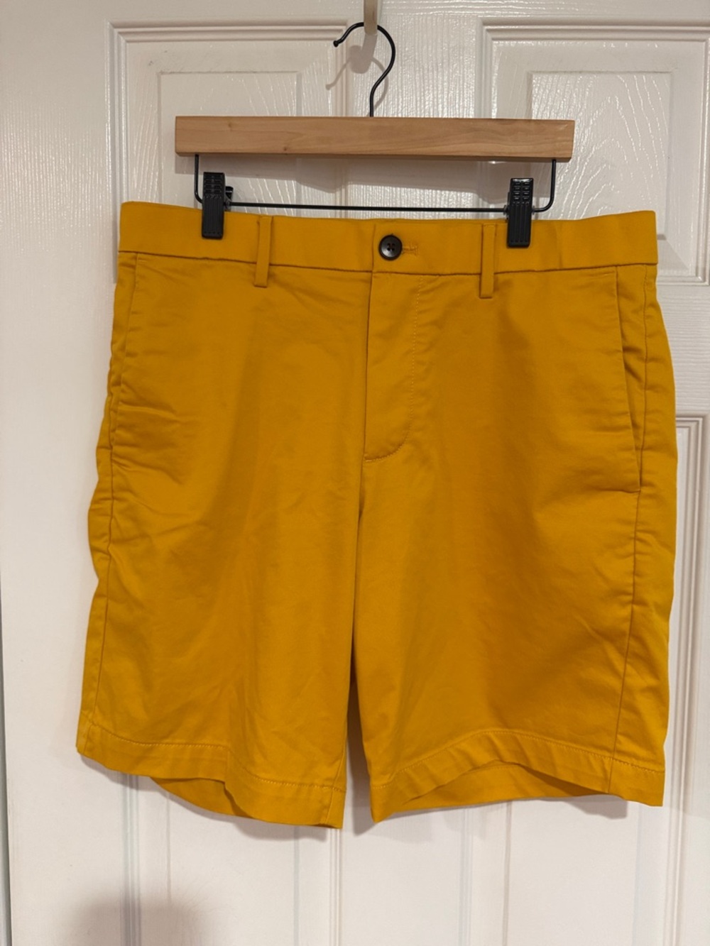 Banana Republic Men's Mustard Yellow Casual Shorts, Size 31